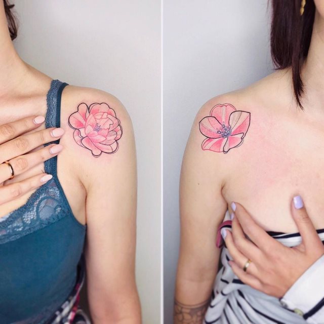 tattoo femenino flor para el hombro 37