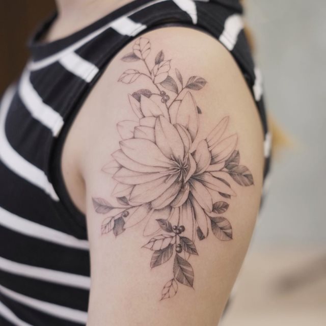 tattoo femenino flor para el hombro 39