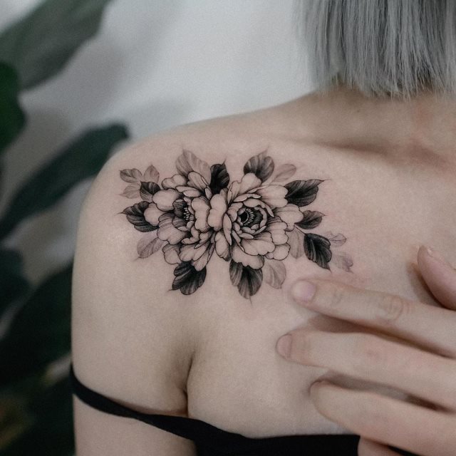 tattoo femenino flor para el hombro 42