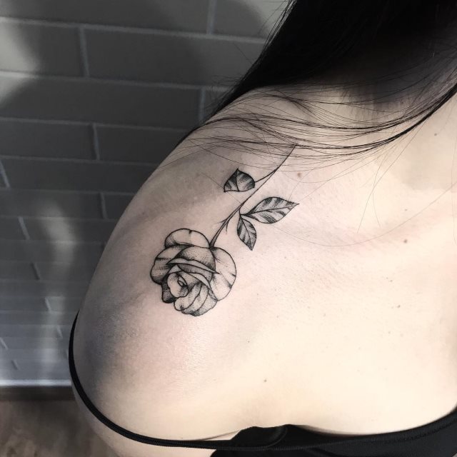 tattoo femenino flor para el hombro 51
