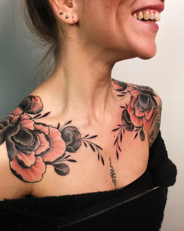 tattoo femenino flor para el hombro 52
