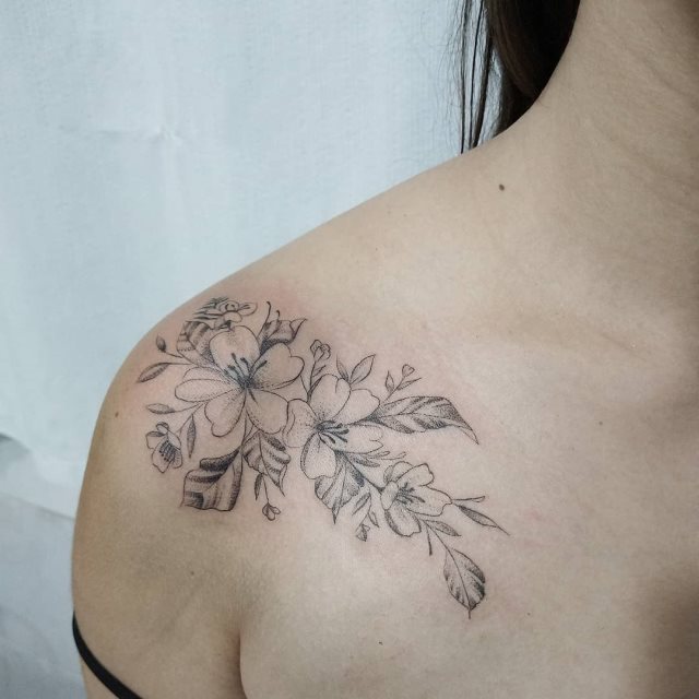 tattoo femenino flor para el hombro 55