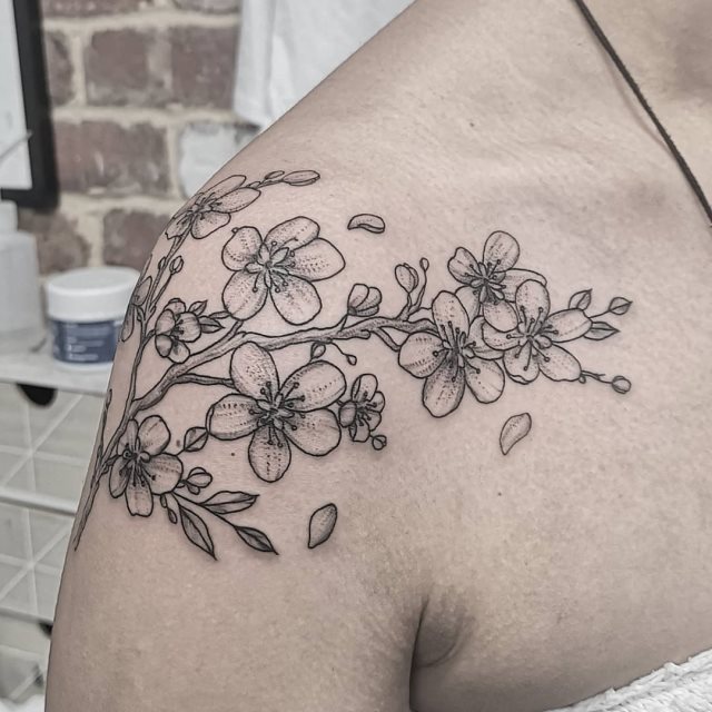 tattoo femenino flor para el hombro 59