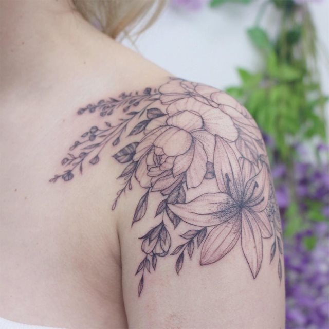 tattoo femenino flor para el hombro 62