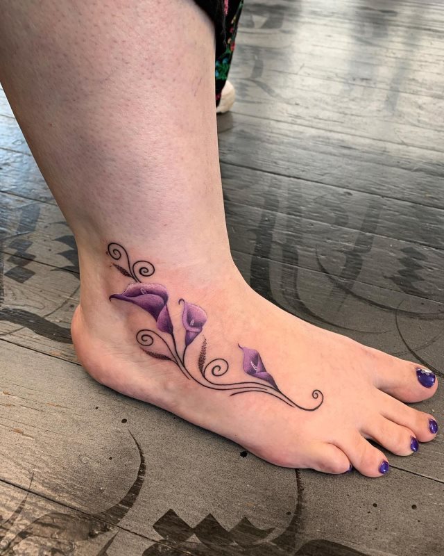 tattoo femenino flor para el pie 08