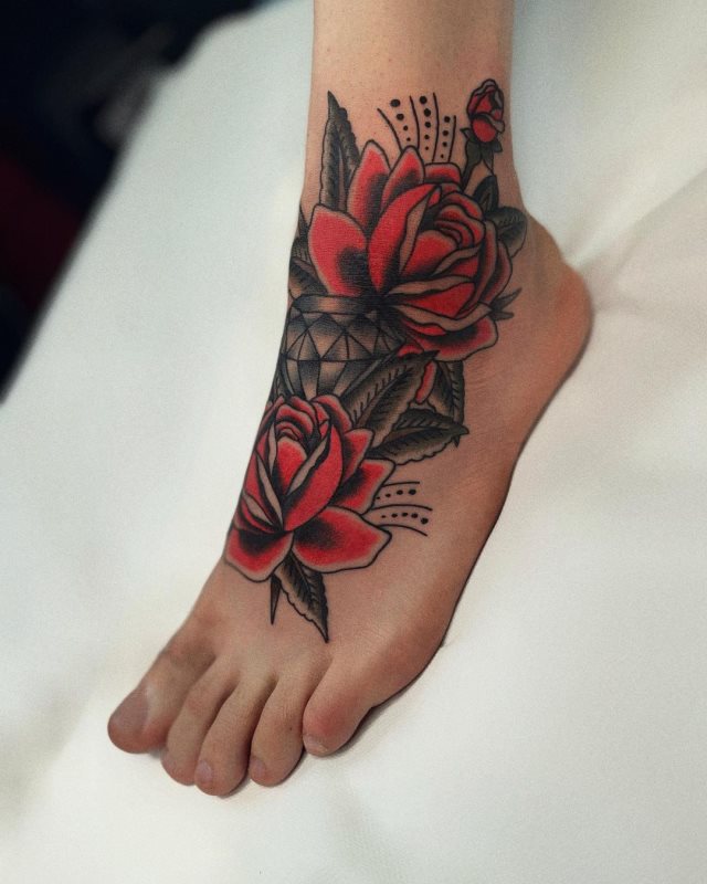tattoo femenino flor para el pie 10