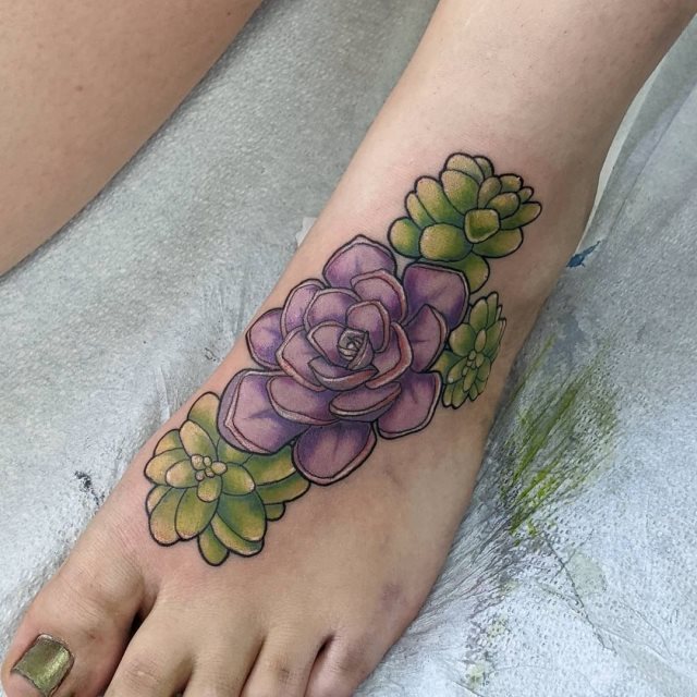 tattoo femenino flor para el pie 23