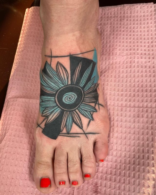 tattoo femenino flor para el pie 34