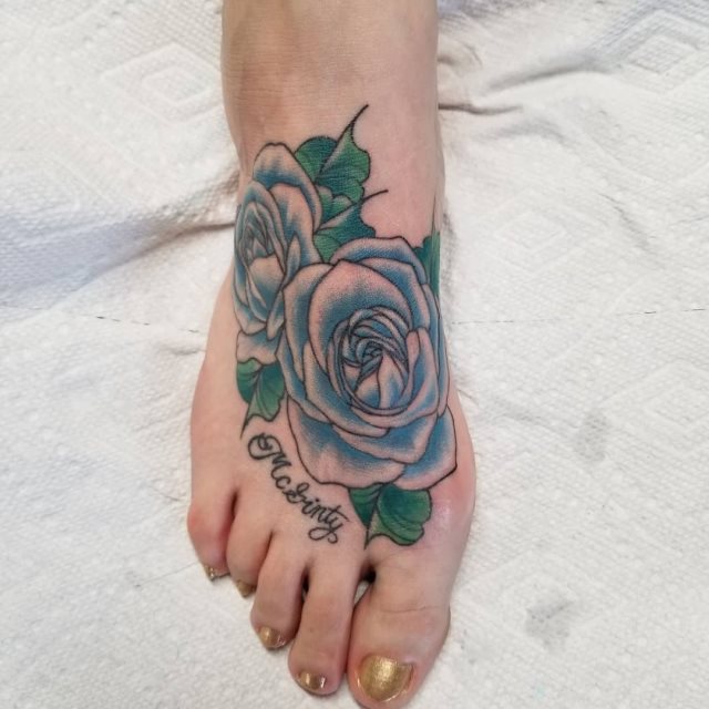 tattoo femenino flor para el pie 44