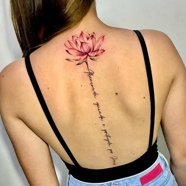 tattoo femenino flor para la espalda 04