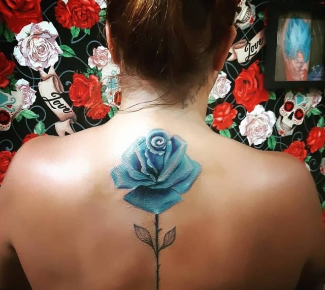 tattoo femenino flor para la espalda 05
