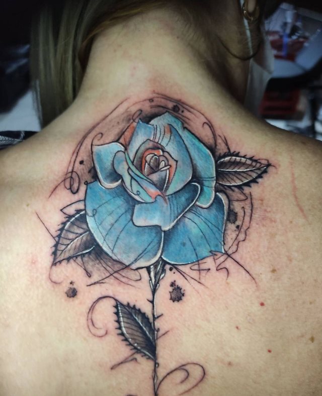 tattoo femenino flor para la espalda 06
