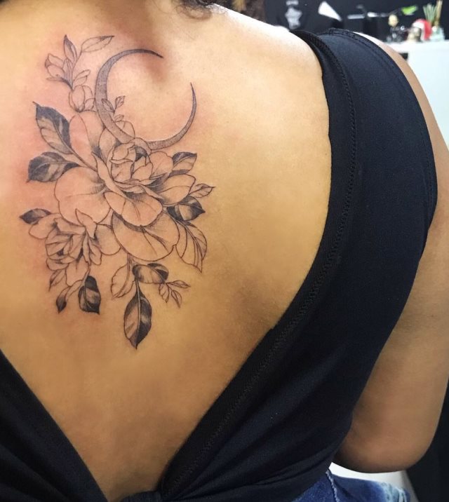 tattoo femenino flor para la espalda 14