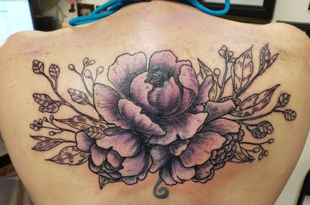 tattoo femenino flor para la espalda 22