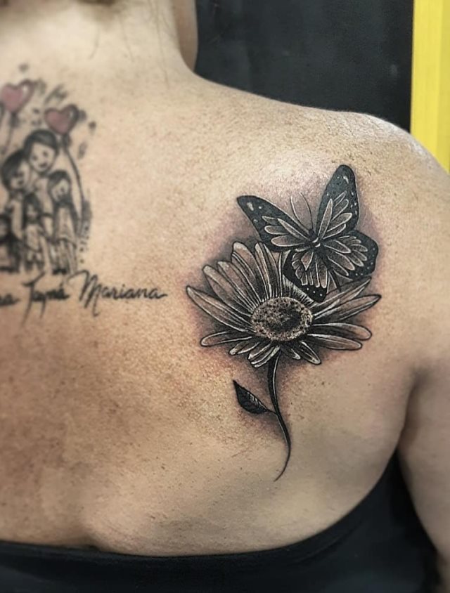 tattoo femenino flor para la espalda 23