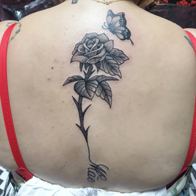 tattoo femenino flor para la espalda 26