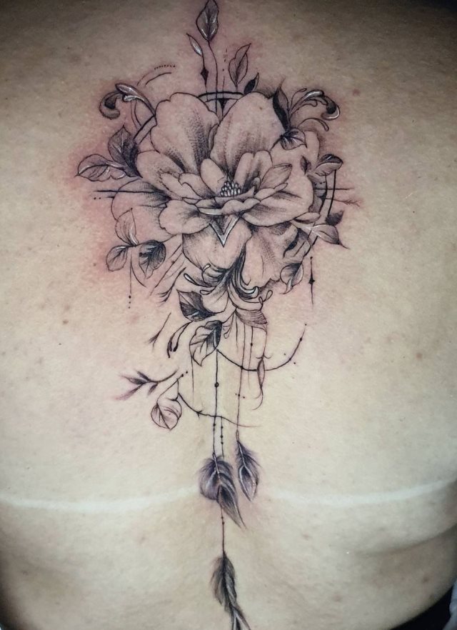 tattoo femenino flor para la espalda 27