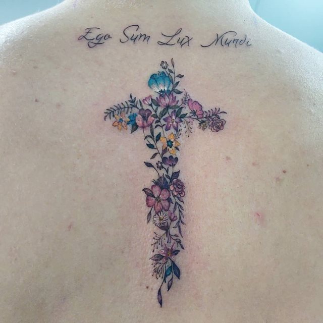 tattoo femenino flor para la espalda 29