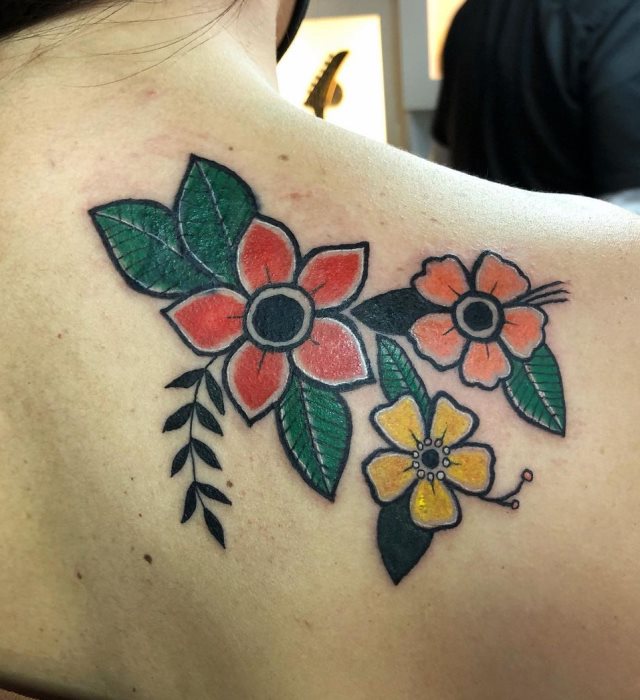 tattoo femenino flor para la espalda 37