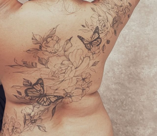 tattoo femenino flor para la espalda 41