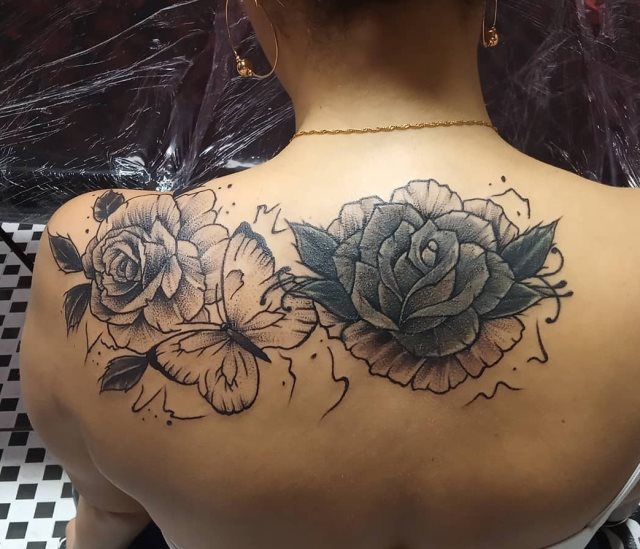 tattoo femenino flor para la espalda 42