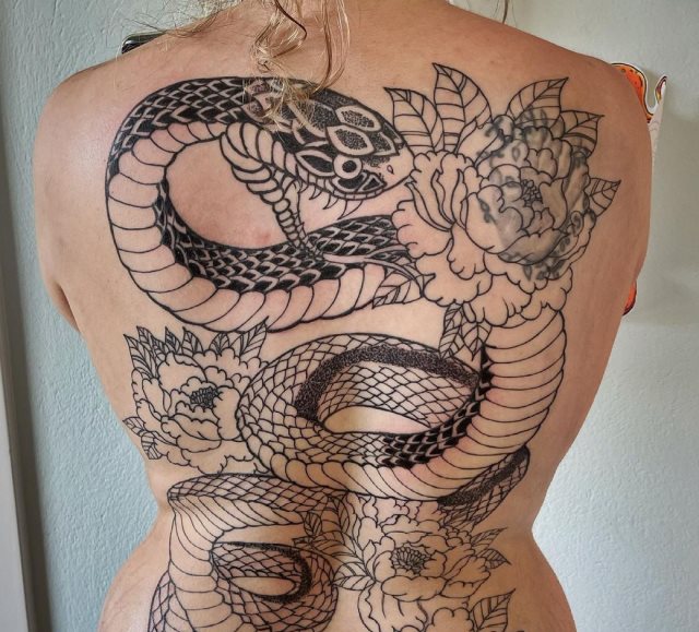 tattoo femenino flor para la espalda 44