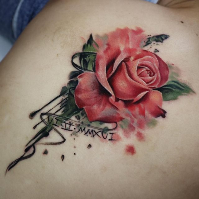 tattoo femenino flor para la espalda 54