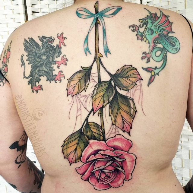 tattoo femenino flor para la espalda 55