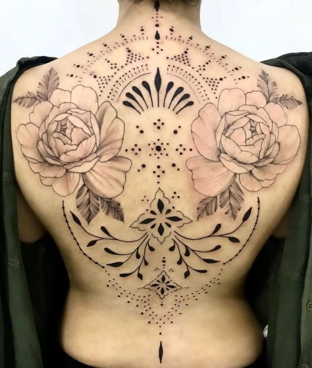 tattoo femenino flor para la espalda 57