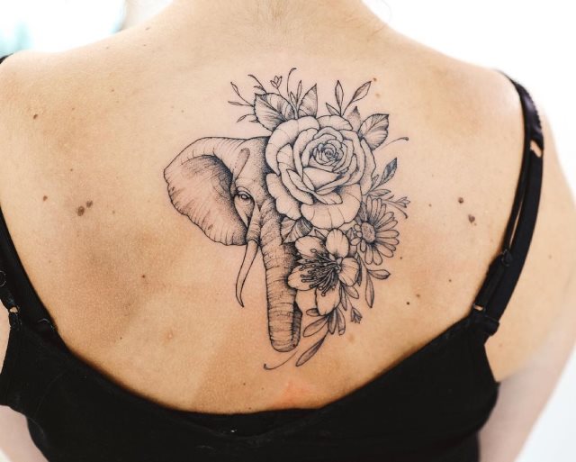 tattoo femenino flor para la espalda 61