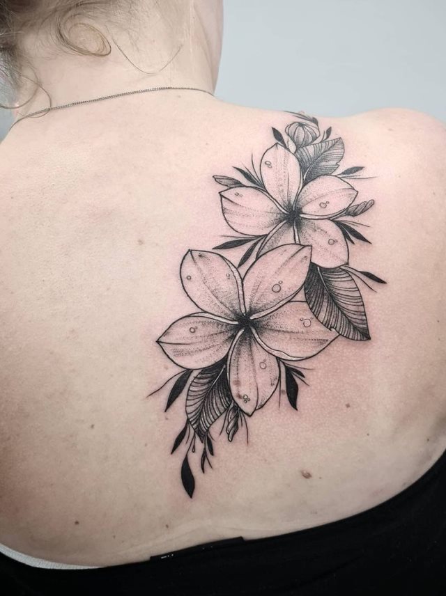 tattoo femenino flor para la espalda 62