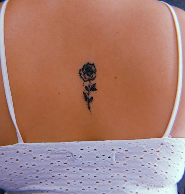 tattoo femenino flor para la espalda 68