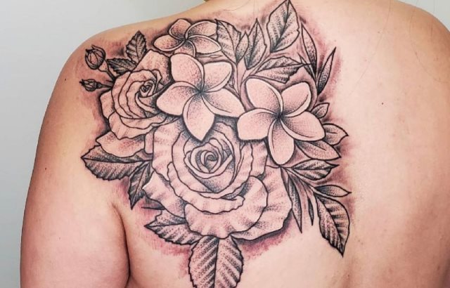 tattoo femenino flor para la espalda 70