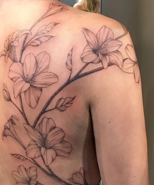 tattoo femenino flor para la espalda 74