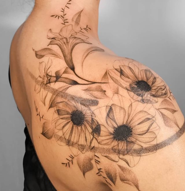 tattoo femenino flor para la espalda 75