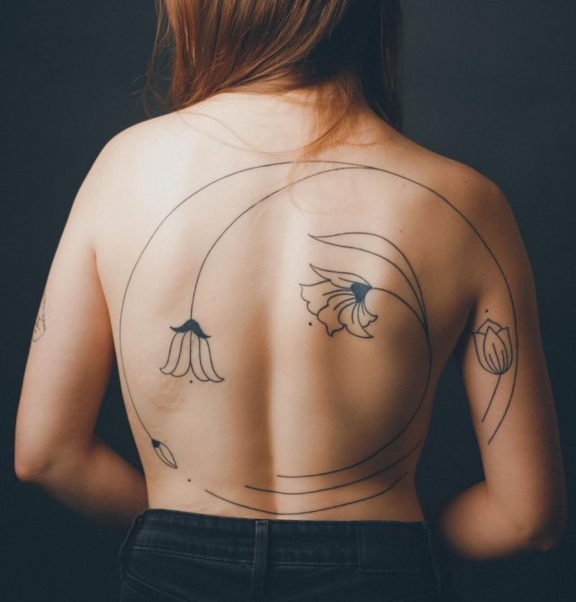 tattoo femenino flor para la espalda 78