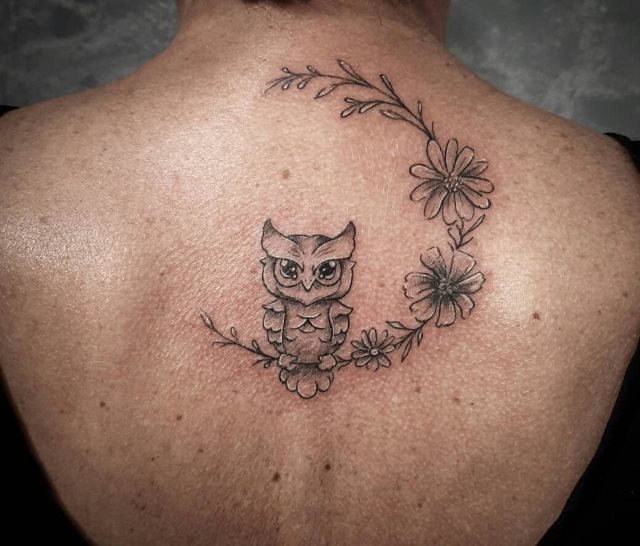 tattoo femenino flor para la espalda 79