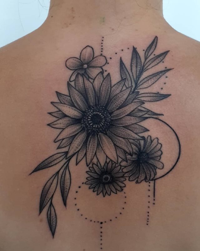 tattoo femenino flor para la espalda 81