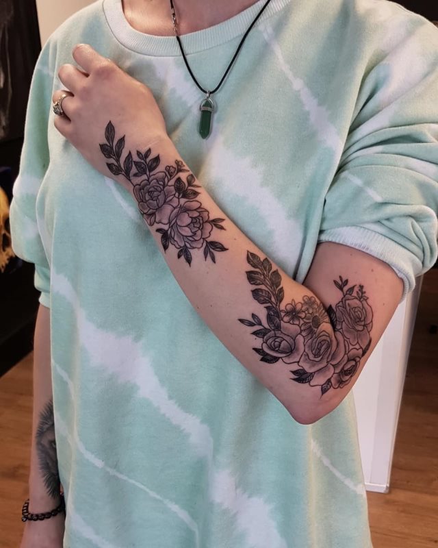 tattoo femenino flor para la mano 58