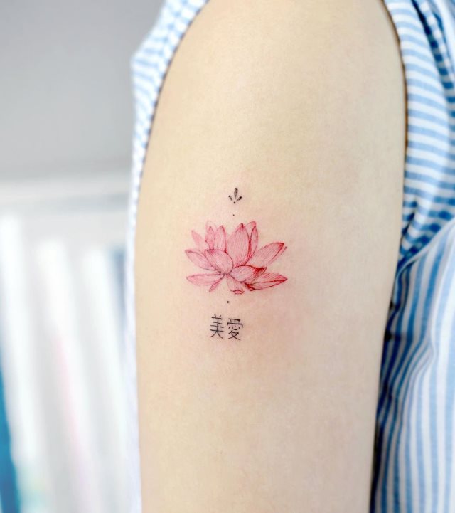 tattoo femenino flor pequena 09