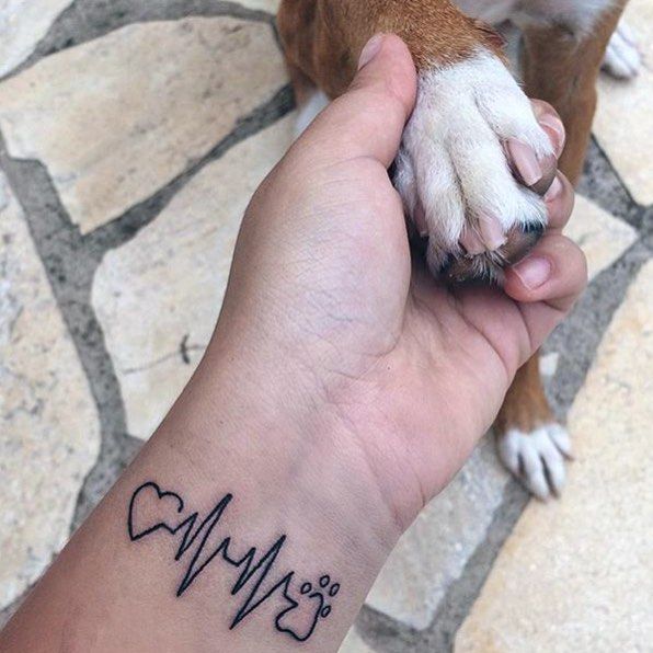 tattoo femenino huella pata de perro 05
