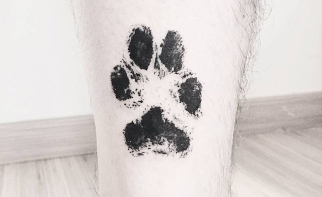 tattoo femenino huella pata de perro 14