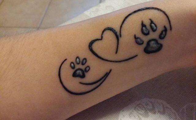 tattoo femenino huella pata de perro 20