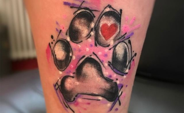 tattoo femenino huella pata de perro 22