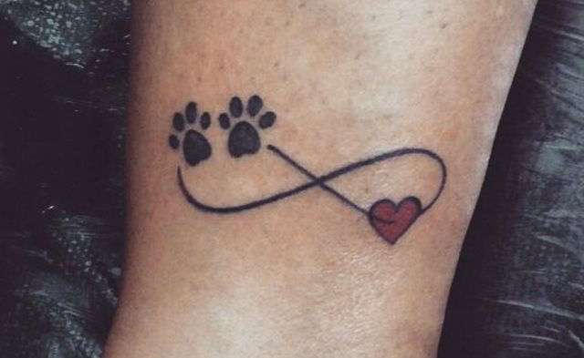 tattoo femenino huella pata de perro 31