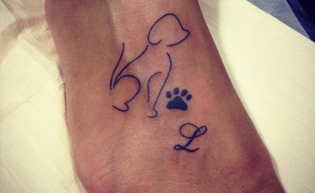 tattoo femenino huella pata de perro 32
