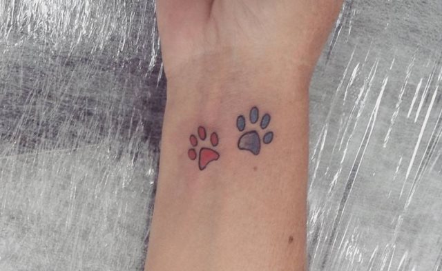 tattoo femenino huella pata de perro 33
