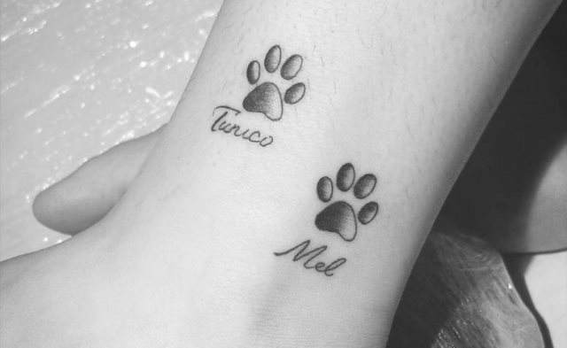 tattoo femenino huella pata de perro 40