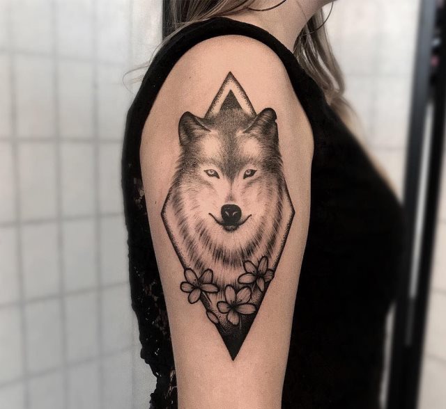tattoo femenino lobo 39