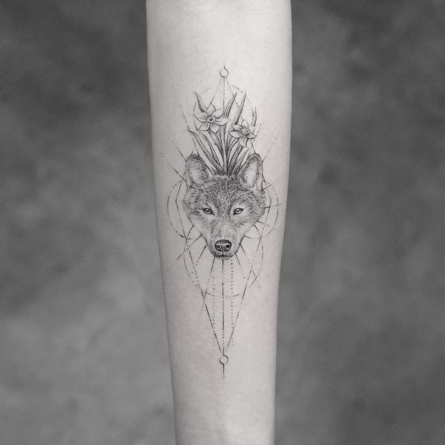 tattoo femenino lobo 46